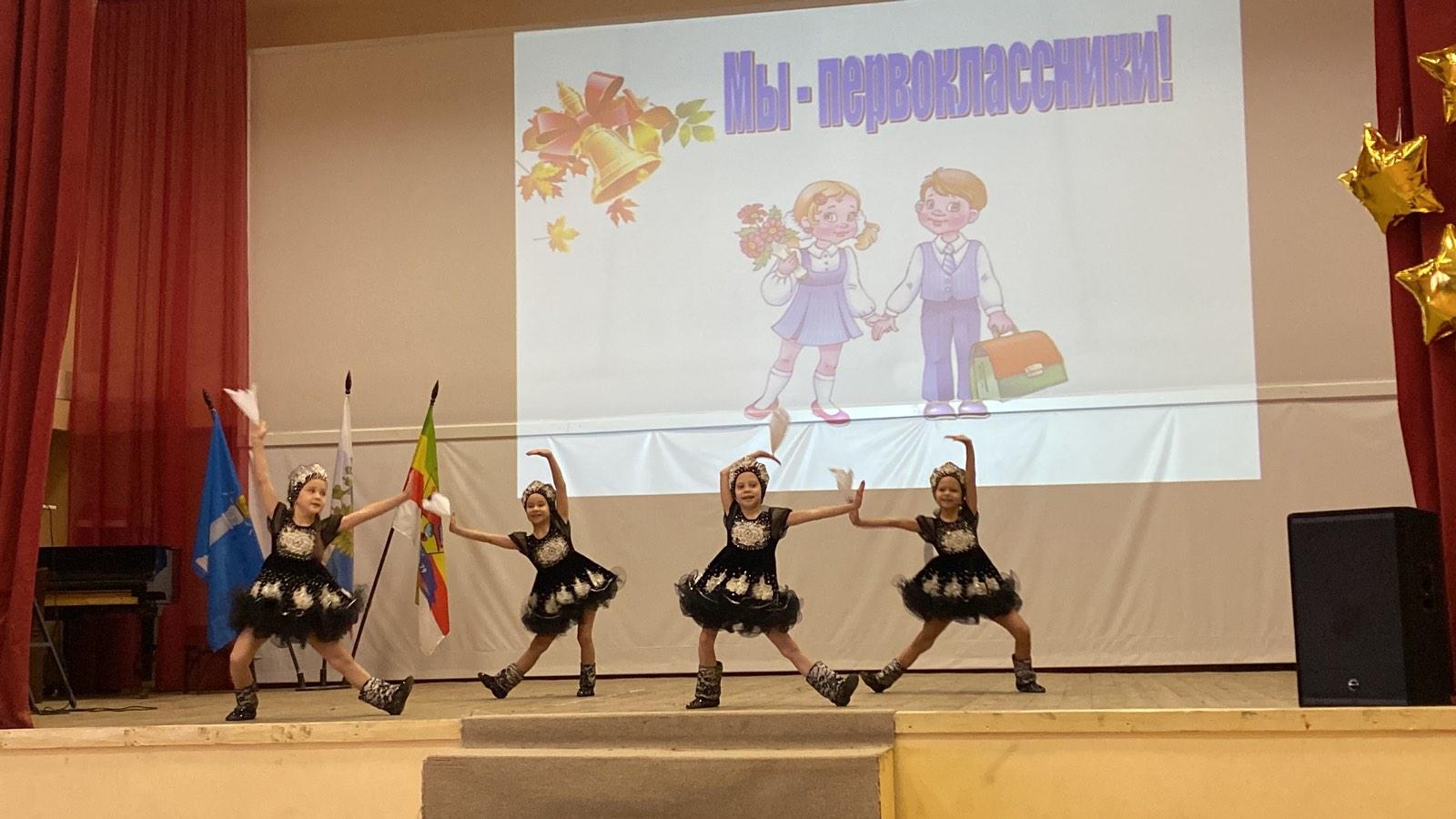 Мы первоклассниками стали.
